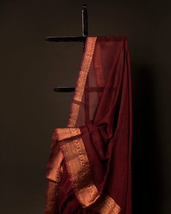 Earthen_Elegance_Brown_Kota_Cotton_Zari_Plain_Saree_3 Earthen Elegance Brown Kota Cotton Zari Plain Saree, top close up