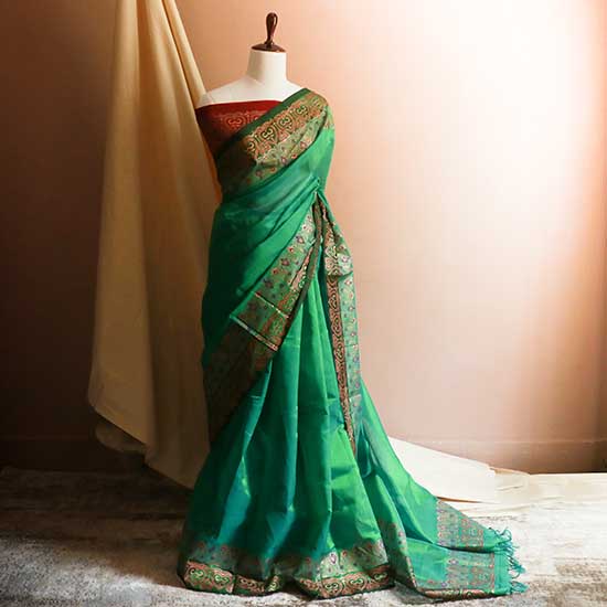 Green-Silk-cottonWith-Meroon-blouse Pure Handloom Emerald Green Silk Cotton Saree