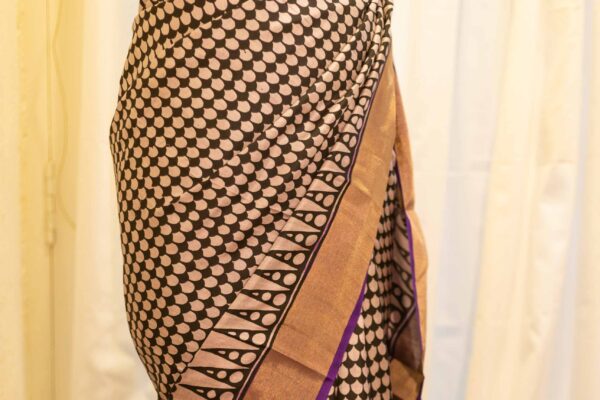 IMG-1522 Twilight Elegance Black and Purple Printed Kanchipuram Silk Saree