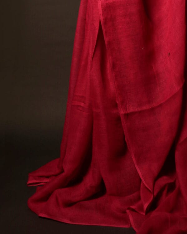 MG_6703 Crimson Elegance Red Textured Linen Shaded Saree