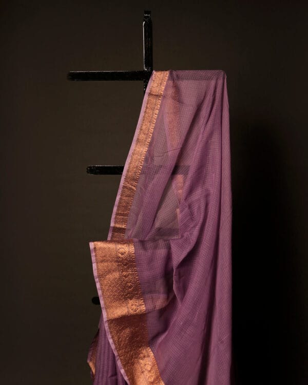 Majestic_Magenta_Magenta_Kota_Cotton_Zari_Plain_Saree_3 Majestic Magenta Magenta Kota Cotton Zari Plain Saree, Top side close up