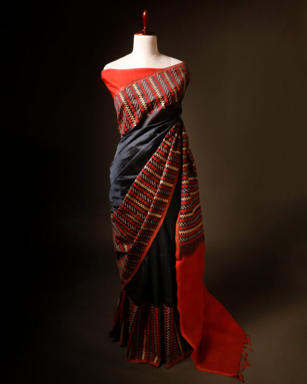 rn-image_picker_lib_temp_2beb1f57-0079-4687-9efe-e4e86368737f Scarlet Slate Grey and Red Handloom Silk Cotton Saree