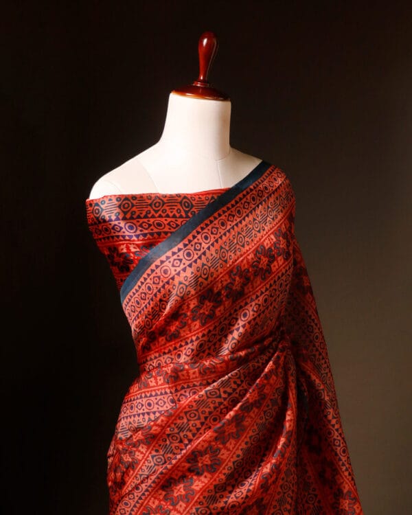 rn-image_picker_lib_temp_720335f3-f774-4b87-b851-af1b597c7a2b Mystic Mocha Maroon and Black Printed Pure Organza Silk Saree