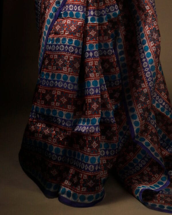 rn-image_picker_lib_temp_72958c8a-af17-453d-a2df-e3cc390b4bbe Pastel Palette Light Grey Multicolor Printed Pure Organza Silk Saree