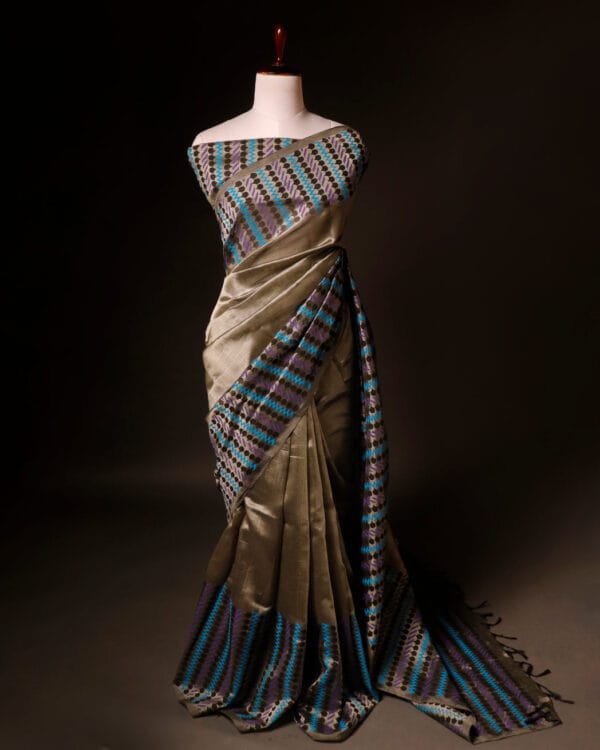 rn-image_picker_lib_temp_93ae7bbc-66ff-4005-a77e-89bf21288965 Grey Silk Cotton Saree