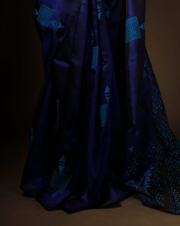 rn-image_picker_lib_temp_cc3b365d-cd13-46a6-8faf-b14a79a12e7f Midnight Elegance Ink Blue Handloom Silk Cotton Saree