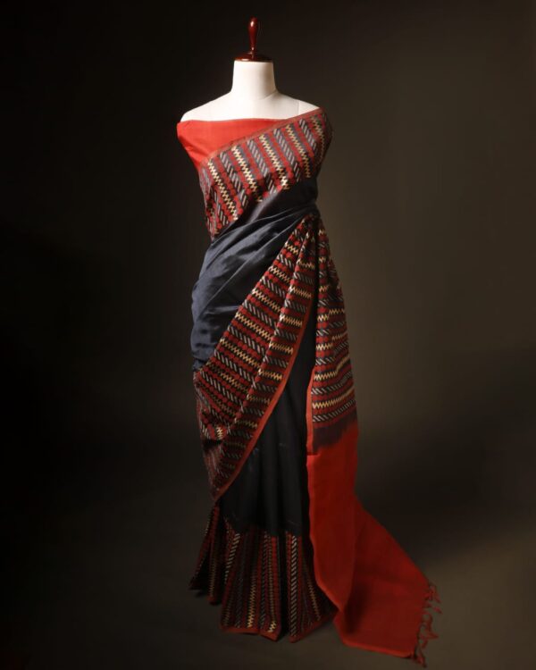 rn-image_picker_lib_temp_f96cbd7a-54ee-43d9-ac2a-6c8067b88625 Scarlet Slate Grey and Red Handloom Silk Cotton Saree