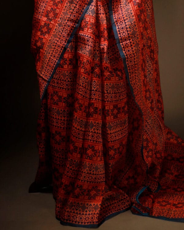 rn-image_picker_lib_temp_fc5d1cb1-d397-419b-ae9c-db3d41aa6e5d Mystic Mocha Maroon and Black Printed Pure Organza Silk Saree
